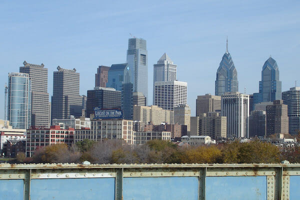 Philadelphia_skyline_from_south_street_bridge